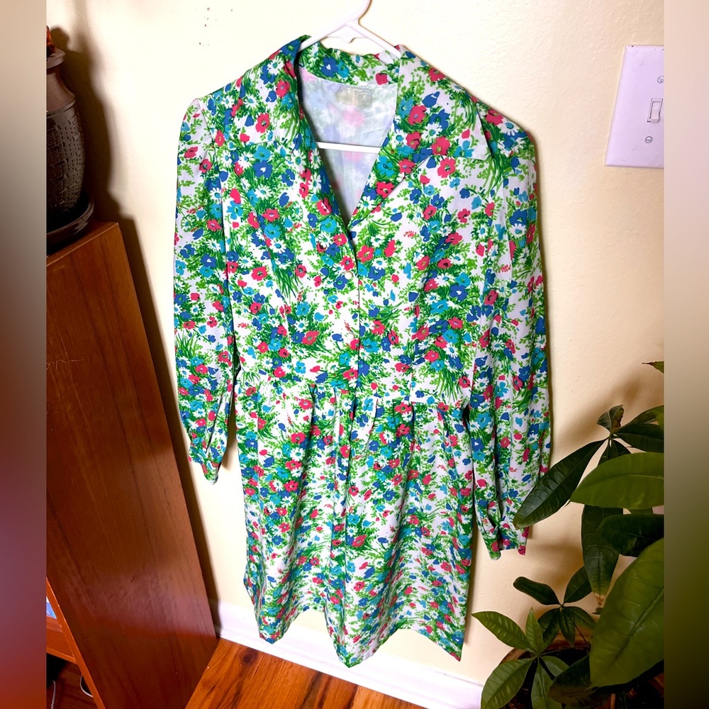Vintage 60’s 70’s green floral long sleeve dress with cute buttons, size L